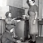 Sotien jälkeisinä jälleenrakennusvuosina kodinhoitajille oli yhä enemmän tarvetta, kun suuret ikäluokat syntyivät. 