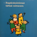 Moni MLL:n paikallisyhdistys järjesti alakoululaisille iltapäiväkerhoja. Lasten pitkät ja yksinäiset iltapäivät haluttiin täyttää yhdessäololla, leikillä ja ohjatulla läksyjenteolla.