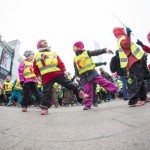 Koko Suomi Leikkii -tapahtuma Helsingin Narinkkatorilla vuonna 2016 sai lapset liikkeelle.