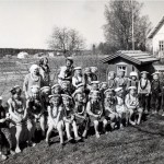Noormarkkulaiset lapset viettämässä kesäpäivää Noormarkun lastentalolla.