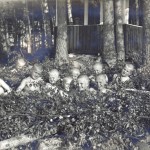 Vaasalaispojat ”koivupesässä”. MLL:n kesätoiminta yhdisti monesti huvin ja hyödyn. 