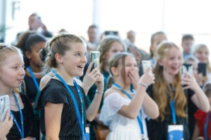 Lapsia Lasten itsenäisyyspäivän juhlassa 4.12.2024
